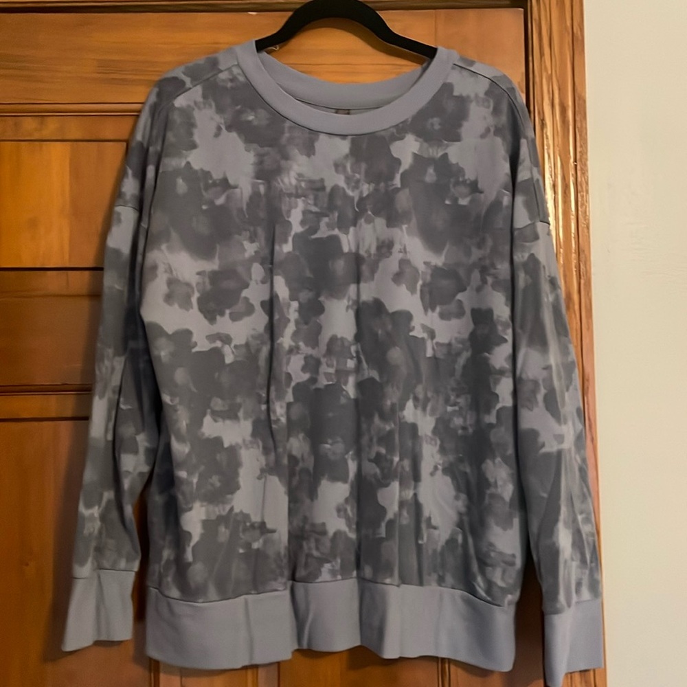 MONDETTA blue watercolor floral crewneck sweatshirt top